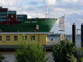 Containerverkehr hinter dem Op`n Bulln (P1060480_2)