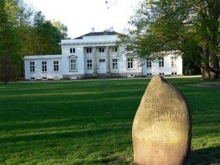 Lola Rogge Schule im Landhaus von Cäsar Godeffroy im Hirschpark in Blankenese (P1180559)